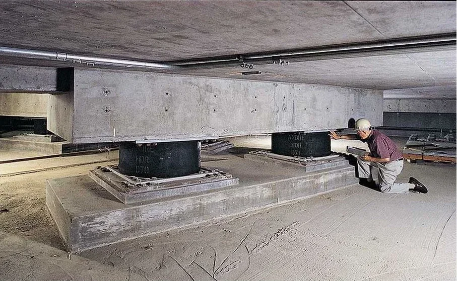 Erdbebenisolationsbemessung in Mainz: Seismischer Schutz für kritische Bauwerke